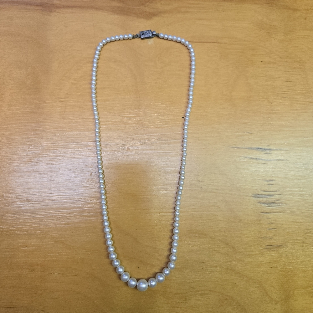 Vintage faux pearl necklace